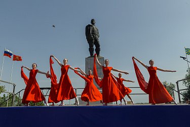 Митинг-концерт в поддержку Президента РФ прошел в Оренбурге